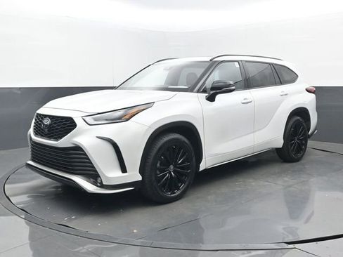 Used 2023 Toyota Highlander XSE FWD image 26