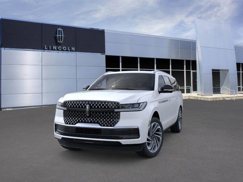 New 2026 Lincoln Navigator L Reserve AWD/4WD image 2