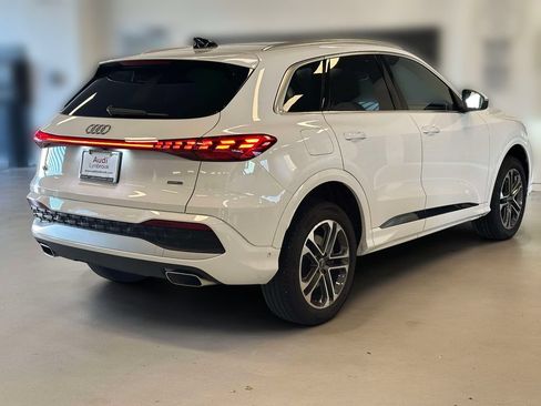 Used 2025 Audi Q5 Premium w/ Convenience Package AWD/4WD image 4