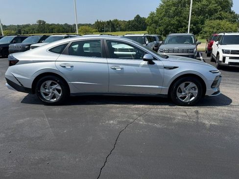 Used 2026 Hyundai Sonata SE FWD image 2