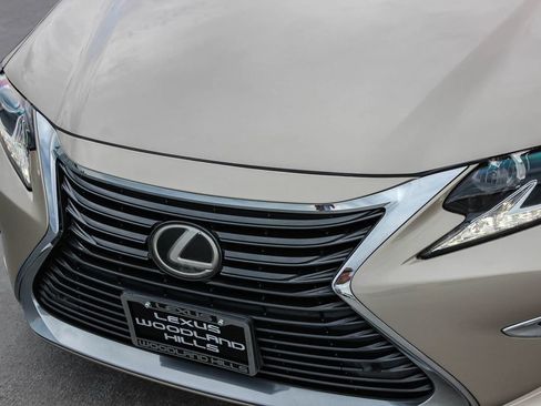 Used 2018 Lexus ES 350 w/ Navigation System Package FWD image 9