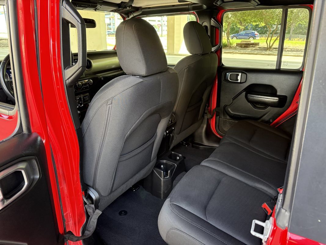 Used 2018 Jeep Wrangler Unlimited Sport S AWD/4WD image 21