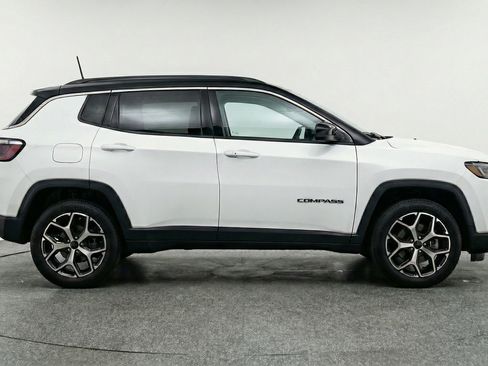 Used 2025 Jeep Compass Limited image 11