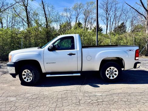 Used 2011 GMC Sierra 1500 W/T image 2