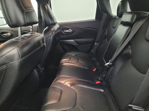 Used 2019 Jeep Cherokee Limited AWD/4WD image 18