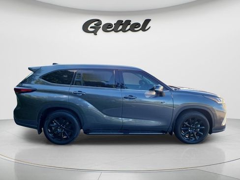 Used 2025 Toyota Highlander Limited FWD image 4