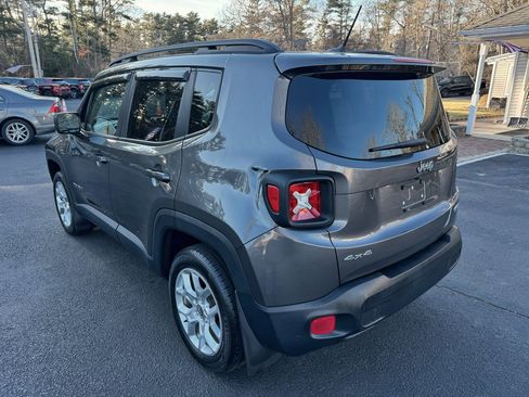 Used 2017 Jeep Renegade Latitude image 7
