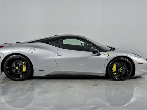 Used 2010 Ferrari 458 Italia image 14
