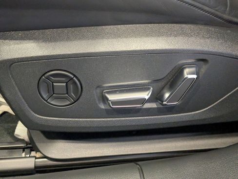 Used 2023 Audi RS 6 w/ Executive Package image 22