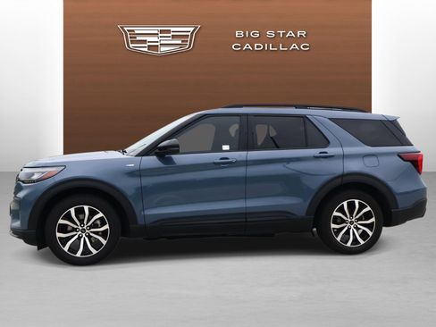 Used 2025 Ford Explorer ST-Line RWD image 2