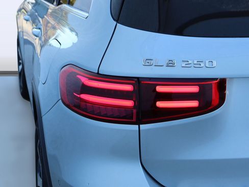 New 2025 Mercedes-Benz GLB 250 image 11