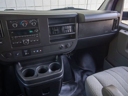 Used 2014 Chevrolet Express 2500 image 19