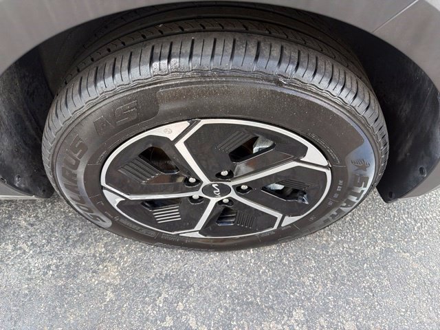 Used 2023 Kia Niro LX FWD image 12