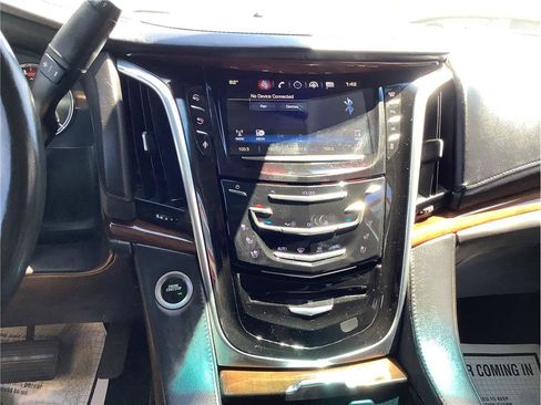 Used 2016 Cadillac Escalade Luxury RWD image 15