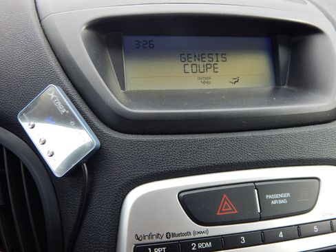 Used 2010 Hyundai Genesis 3.8 image 29