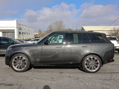 Used 2024 Land Rover Range Rover Autobiography image 5