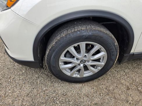 Used 2020 Nissan Rogue SV image 3