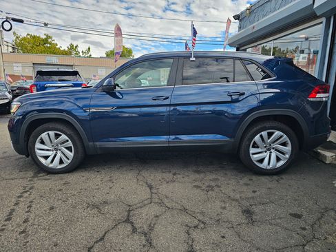 Used 2022 Volkswagen Atlas Cross Sport SE image 2
