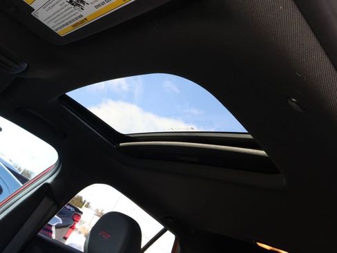 Certified 2024 Chevrolet Trax RS w/ Sunroof Package image 11