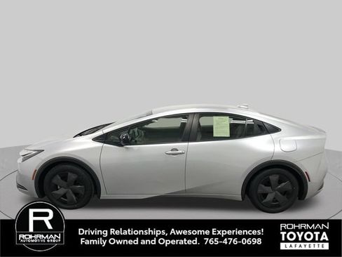 Used 2023 Toyota Prius LE FWD image 3
