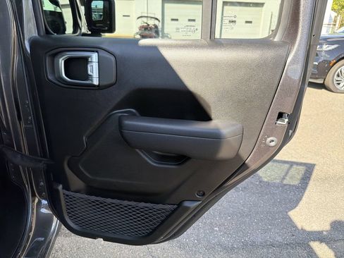 Used 2024 Jeep Wrangler Unlimited w/ Convenience Group AWD/4WD image 17