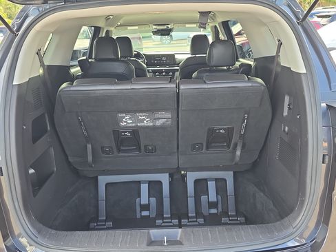 Certified 2023 Kia Carnival LX FWD image 10