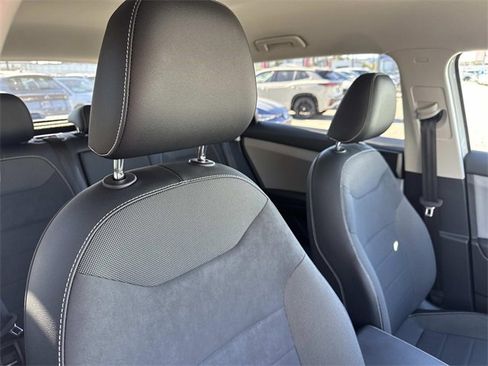 Used 2022 Volkswagen Taos SE image 27