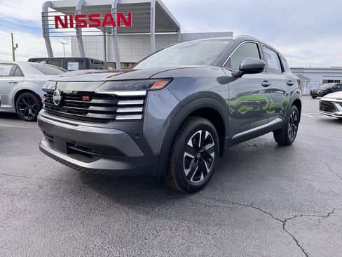 Used 2025 Nissan Kicks SR image 1