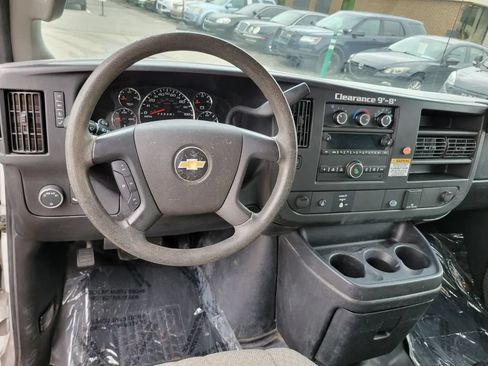 Used 2016 Chevrolet Express 3500 RWD image 4