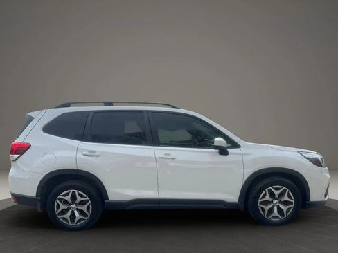 Used 2019 Subaru Forester Premium AWD/4WD image 4