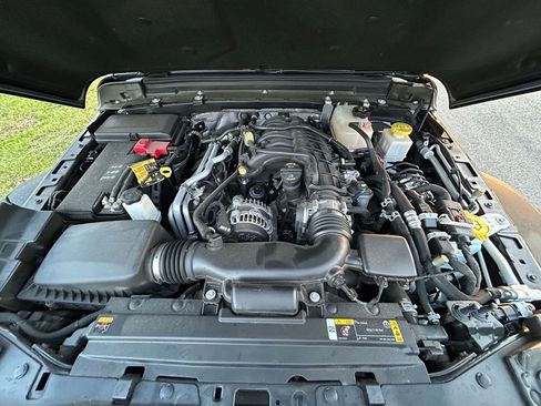 Used 2024 Jeep Gladiator Sport image 11