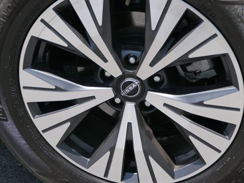 Used 2023 Nissan Rogue SV FWD image 11