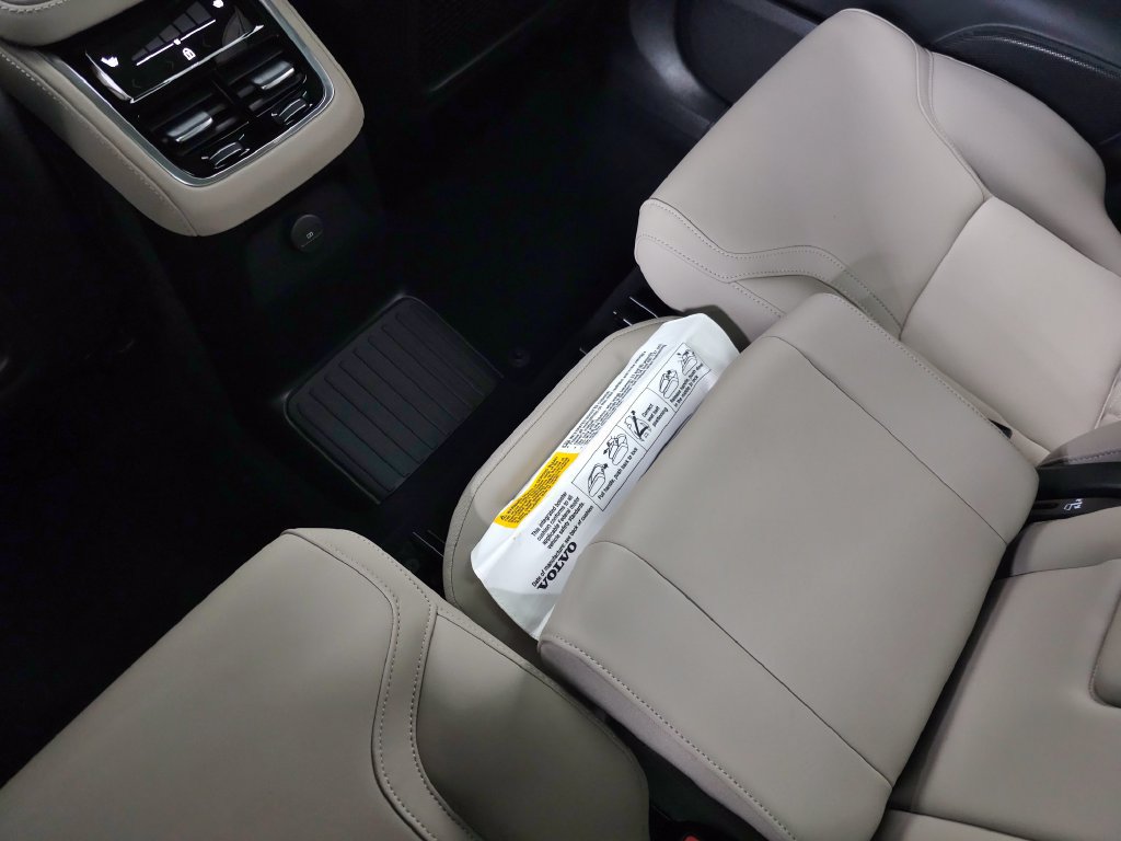 Used 2026 Volvo XC90 T8 Plus w/ Protection Package Premier AWD/4WD image 31