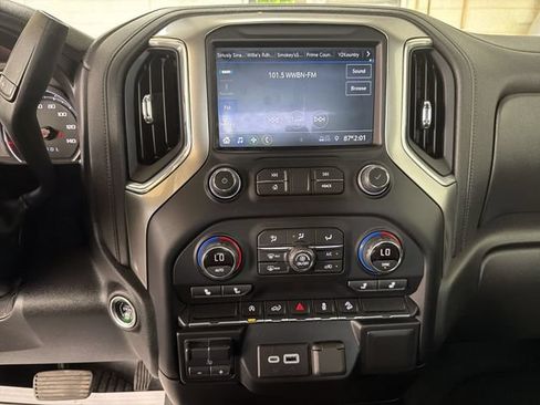 Certified 2021 Chevrolet Silverado 1500 LT AWD/4WD image 16