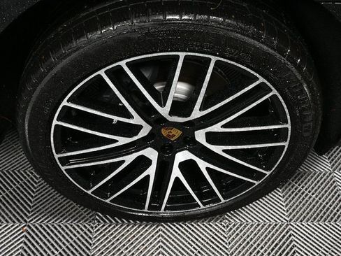 Certified 2026 Porsche Macan AWD/4WD image 40