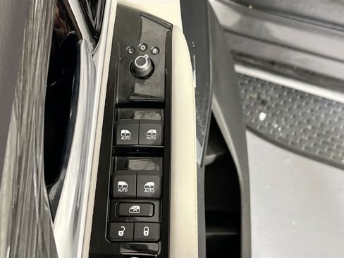 Used 2022 Jeep Wagoneer Series III w/ Rear Seat Video Group 1 image 18