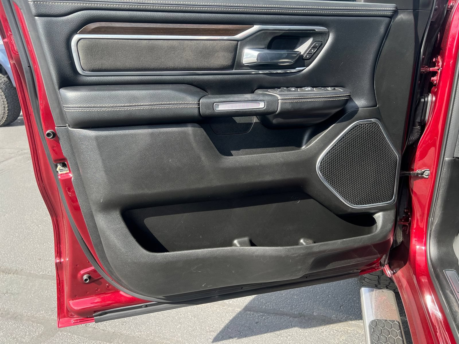 Used 2022 RAM 1500 Laramie AWD/4WD image 11