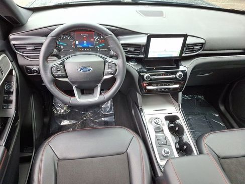Used 2023 Ford Explorer ST-Line image 12