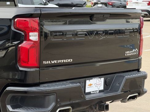 Used 2022 Chevrolet Silverado 1500 High Country w/ Safety Package II image 6