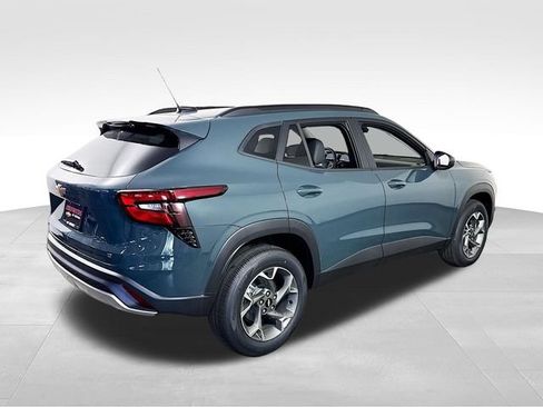 New 2026 Chevrolet Trax LT w/ LT Convenience Package FWD image 8