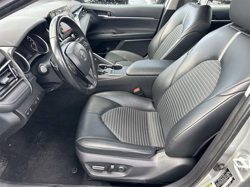 Used 2023 Toyota Camry SE image 19