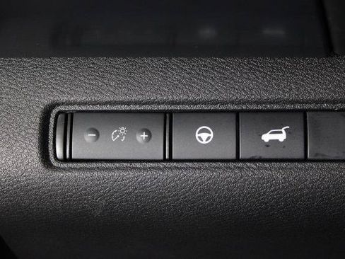 Certified 2024 Nissan Pathfinder SL FWD image 25