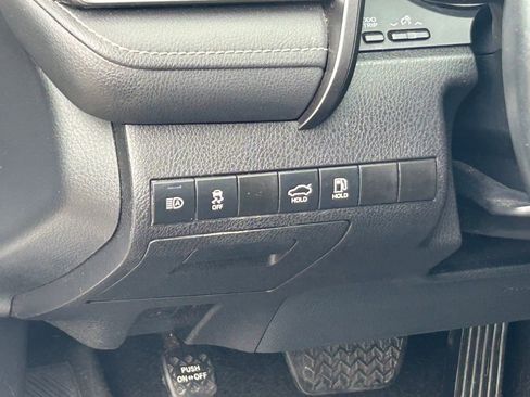 Used 2024 Toyota Camry SE image 33