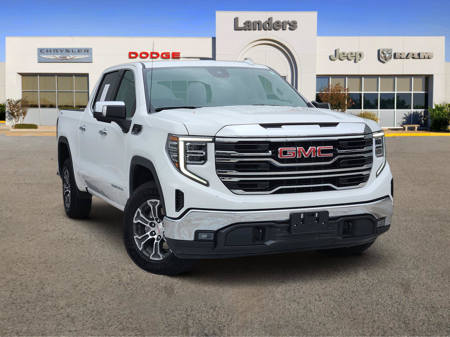 Used 2025 GMC Sierra 1500 SLT AWD/4WD image 1