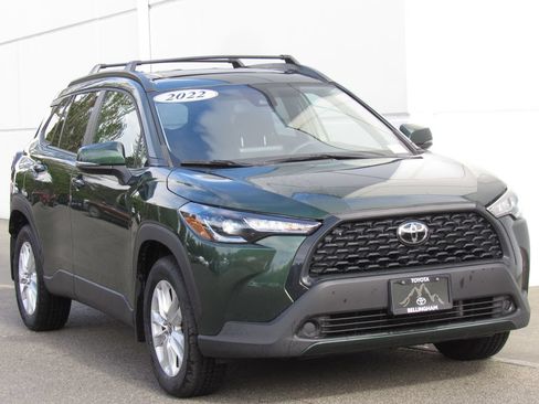 Used 2022 Toyota Corolla Cross LE w/ Moonroof Package AWD/4WD image 2