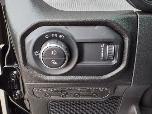 New 2025 Jeep Gladiator Sport image 18