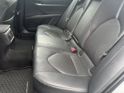 Used 2018 Toyota Camry XSE FWD image 13