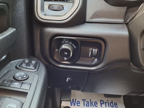 Used 2024 RAM 2500 Tradesman w/ Chrome Appearance Group AWD/4WD image 16