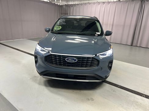 Used 2025 Ford Escape Platinum image 2