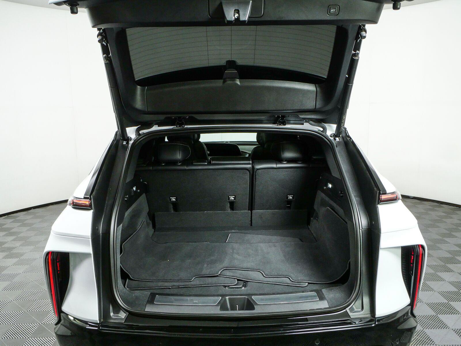 Used 2026 Cadillac Lyriq Sport RWD image 33